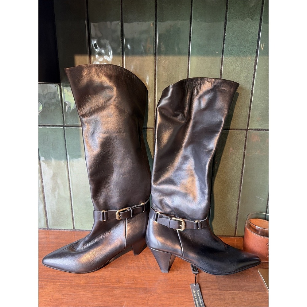 Davos Gomma Italy Black Knee-High Leather Boots Size 39 Elegant Gold Buckle Heel